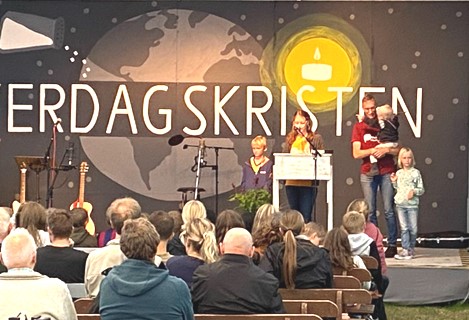Hjalmar og Lisa på bibelcamping